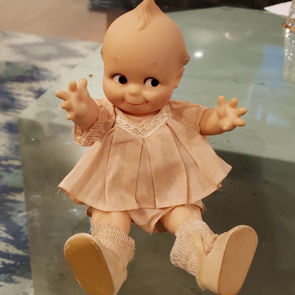 Vintage 9" cameo keeping by jesco